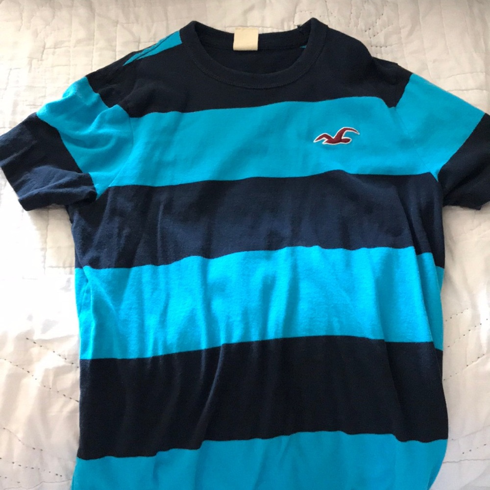 Hollister crew neck shirt
